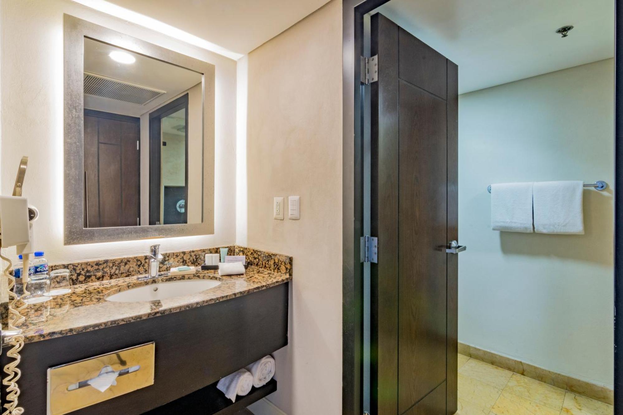 Hotel Lucerna Hermosillo Eksteriør bilde